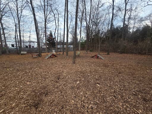 Dulles Gateway Dog Park – fully fenced dog park in Chantilly, VA